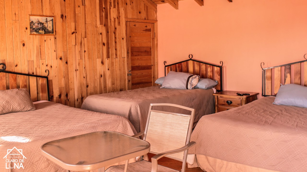 Madera y carácter propio en Hotel Cabañas Claro de Luna